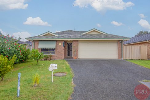 11 Strutt Crescent, METFORD NSW 2323