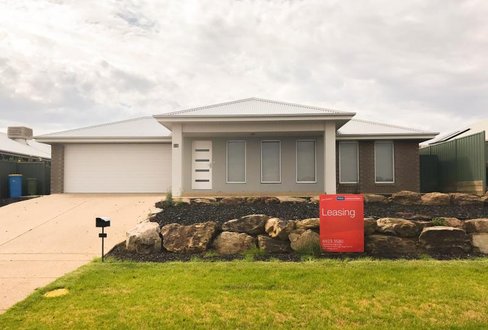 11 Tantoon Circuit, FOREST HILL NSW 2651