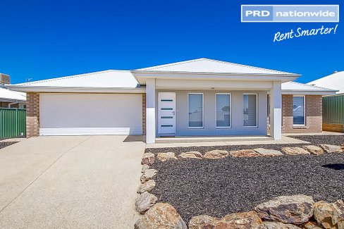 11 Tantoon Circuit, FOREST HILL NSW 2651