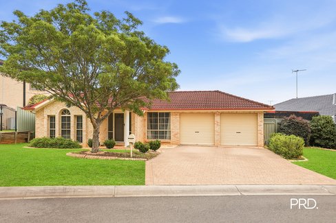 11 Thornbill Crescent, GLENMORE PARK NSW 2745