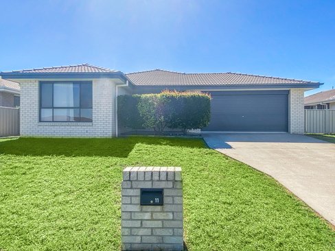11 Tulipwood Crescent, TAMWORTH NSW 2340