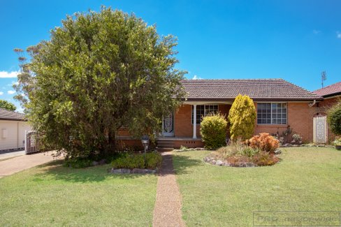 11 Valentia Parade, TENAMBIT NSW 2323