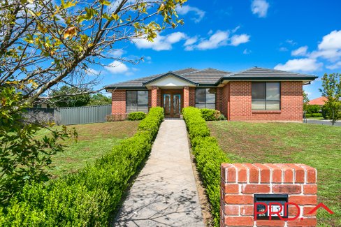 11 Verdelho Drive, TAMWORTH NSW 2340