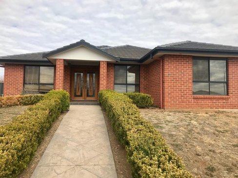 11 Verdelho Drive, TAMWORTH NSW 2340