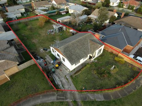 11 Warren Court East Geelong 3219