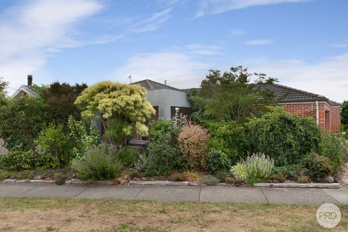 1/1 Water Street, BROWN HILL VIC 3350