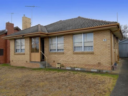 11 Winstanley Road East Geelong 3219