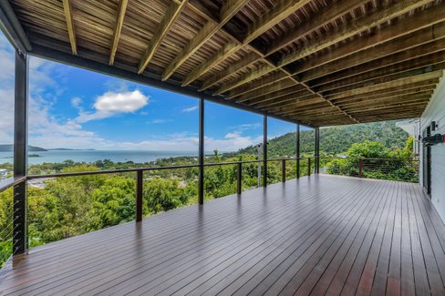 11 Woodwark Crescent, CANNONVALE QLD 4802