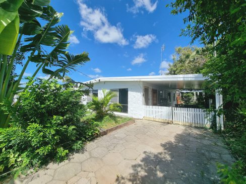11 YUKANA Street, BOYNE ISLAND QLD 4680