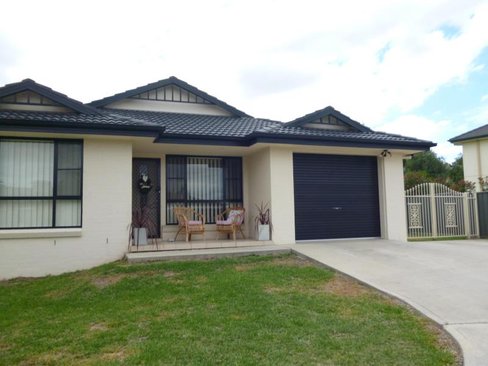 1/10 Glen Alpha Close, TAMWORTH NSW 2340