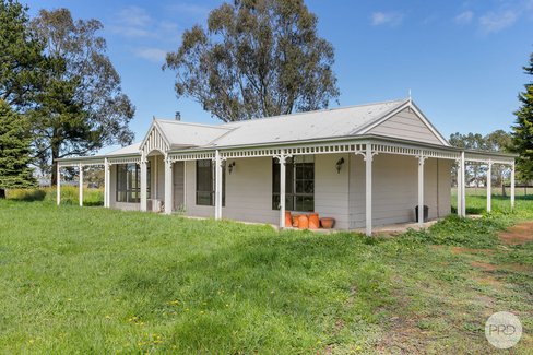 110 Gordon Egerton Road, GORDON VIC 3345