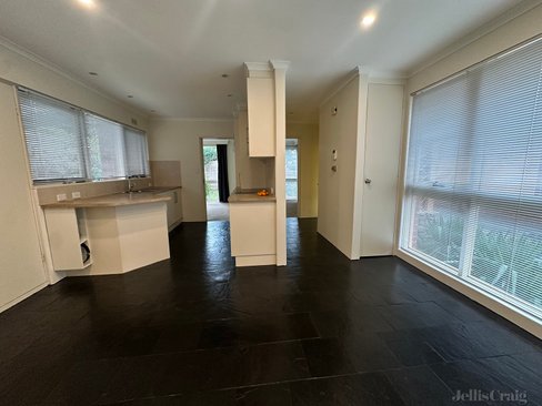 1/11-13 Robinson Road Hawthorn 3122
