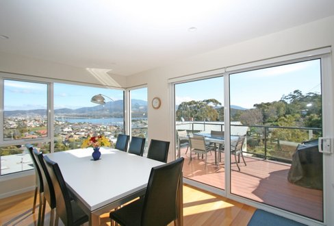 111 Karoola Road, LINDISFARNE TAS 7015
