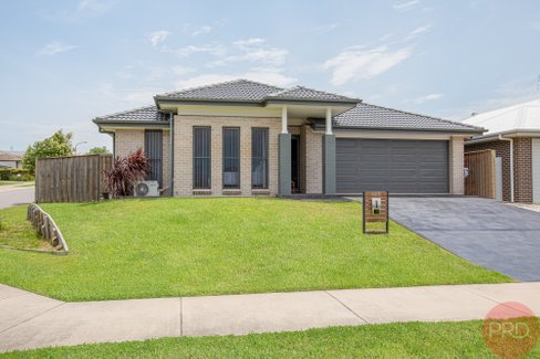111 Mckeachie Drive, ABERGLASSLYN NSW 2320