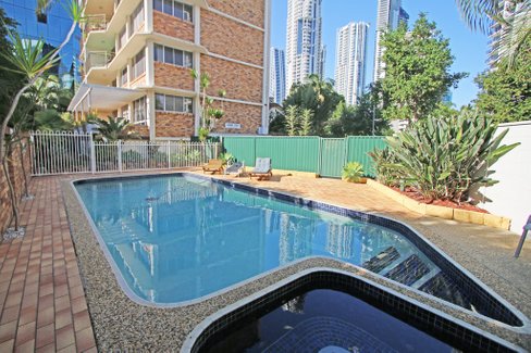 1/11 Riverview Parade, SURFERS PARADISE QLD 4217