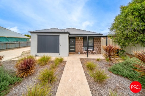 1/11 Semmens Street, LONG GULLY VIC 3550