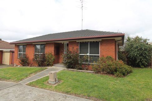 11/106 Burnbank Street, LAKE WENDOUREE VIC 3350