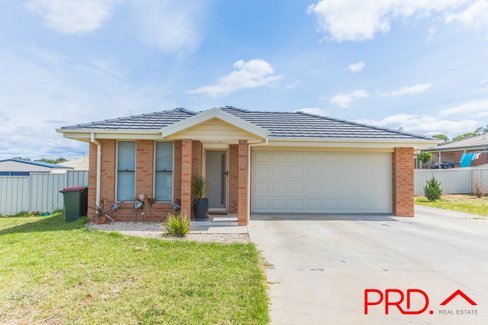 11/11a Lake Place, TAMWORTH NSW 2340