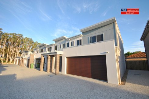 11/126 Central Street, LABRADOR QLD 4215