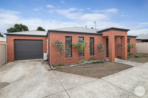 1/118 Birdwood Avenue, SEBASTOPOL VIC 3356