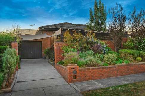 1/12 Dickens Street Glen Iris 3146
