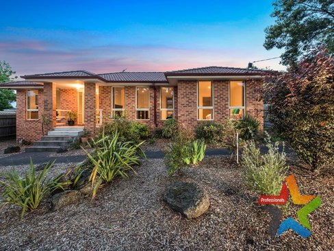 1 12 Dixon Court Boronia 3155