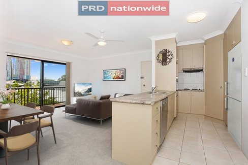 11/2 Johnston Street, SOUTHPORT QLD 4215