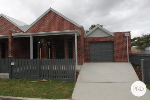 1/12 Specimen Vale, BALLARAT EAST VIC 3350