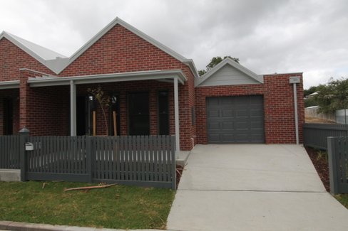 1/12 Specimen Vale, BALLARAT EAST VIC 3350