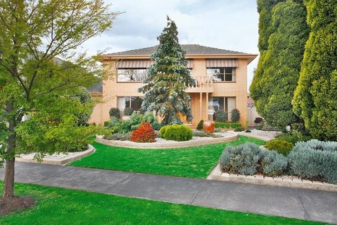 112 Wendouree Parade, LAKE WENDOUREE VIC 3350