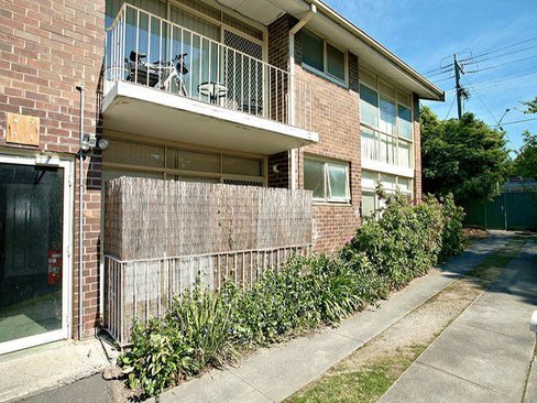 1 128 Mt Dandenong Road Croydon 3136