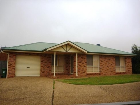 1/13 Kimba Drive, GLENFIELD PARK NSW 2650