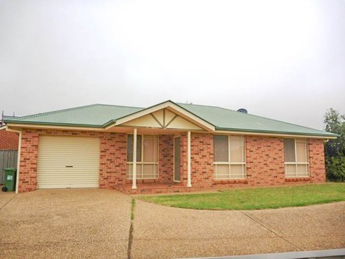 1/13 Kimba Drive, GLENFIELD PARK NSW 2650