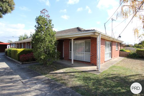 1/13 Langstaffe Drive, WENDOUREE VIC 3355