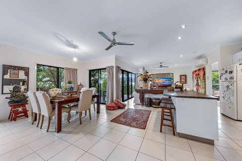 1/13 Ryben Court, CANNONVALE QLD 4802