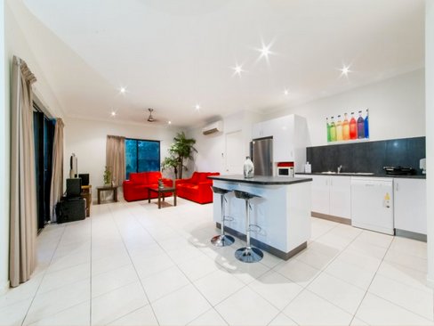 1/13 Ryben Court, CANNONVALE QLD 4802