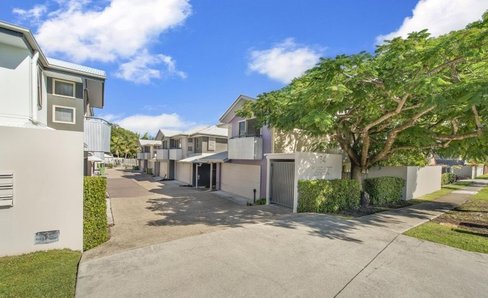 11/32-34 Margaret Street, SOUTHPORT QLD 4215