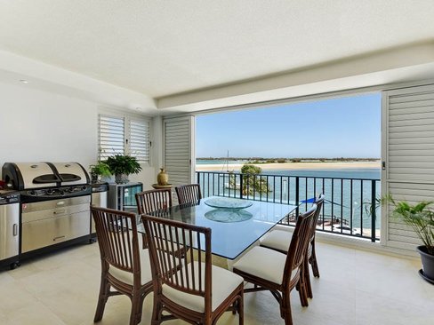 11/326-342 Marine Parade, LABRADOR QLD 4215