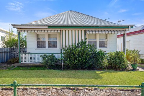114 New England Highway, RUTHERFORD NSW 2320