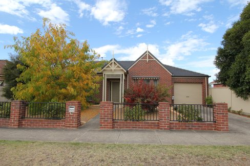 1/14 Park Street, WENDOUREE VIC 3355