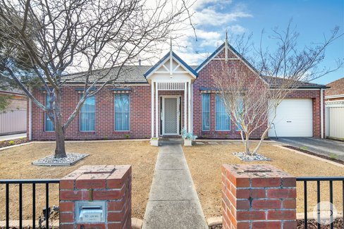 1/14 Park Street, WENDOUREE VIC 3355