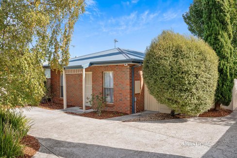 1 15 Daffodil Street Wendouree 3355