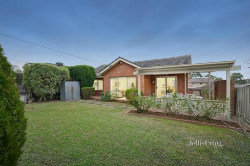 1 15 Illuka Crescent Mount Waverley 3149
