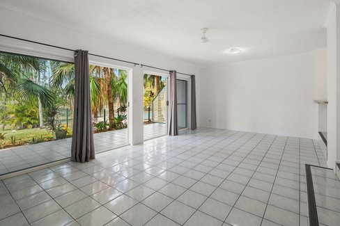 1/15 Tropic Road, CANNONVALE QLD 4802