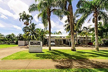 1/15 Tropic Road, CANNONVALE QLD 4802