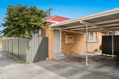 1/16 Albenca Street Mentone 3194