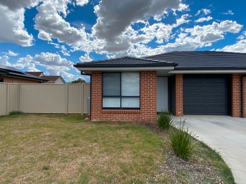 1/16 Mustang Close, TAMWORTH NSW 2340