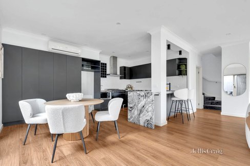 1 160 Derby Street Pascoe Vale 3044