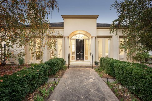 1 172 Wattle Valley Road Camberwell 3124