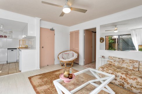 1/18 Murlong Crescent, Palm Beach QLD 4221